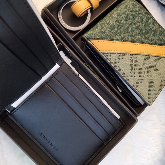 Michael Kors Mens Wallet Set - Picture 3 of 5